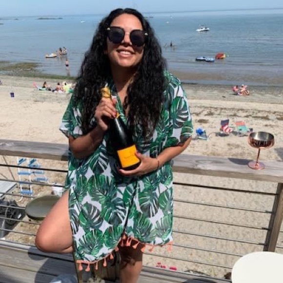 Meet the Posher, Patricia 💗 - Picture 2 of 4